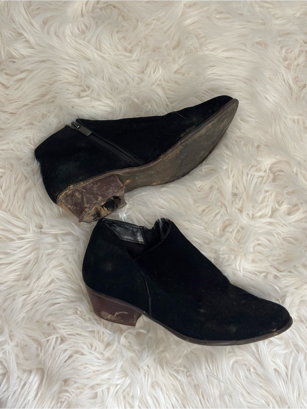 Well worn dry muddy leather boots booties shoes womans 7.5